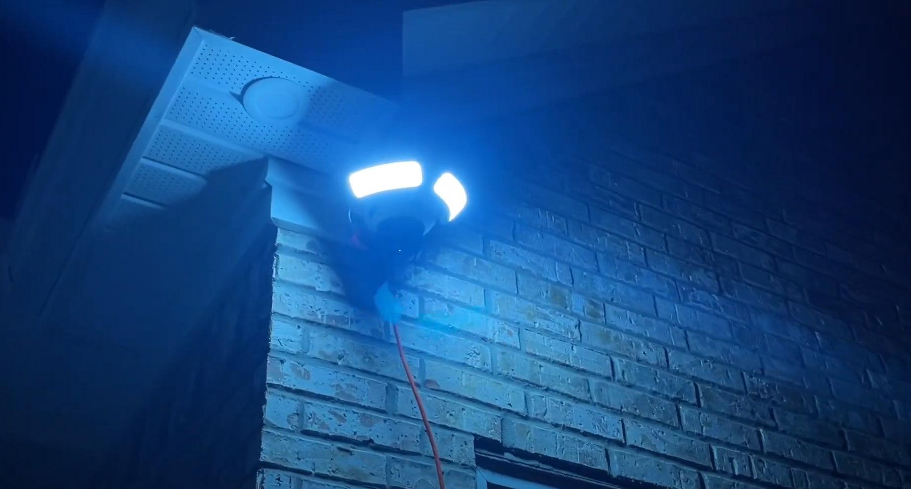 Aosu Guide on Spotlight vs Floodlight Cameras for Home Security