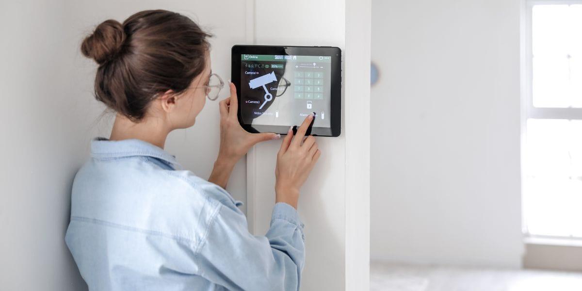 Safety Tips for Women Living Alone for the First Time